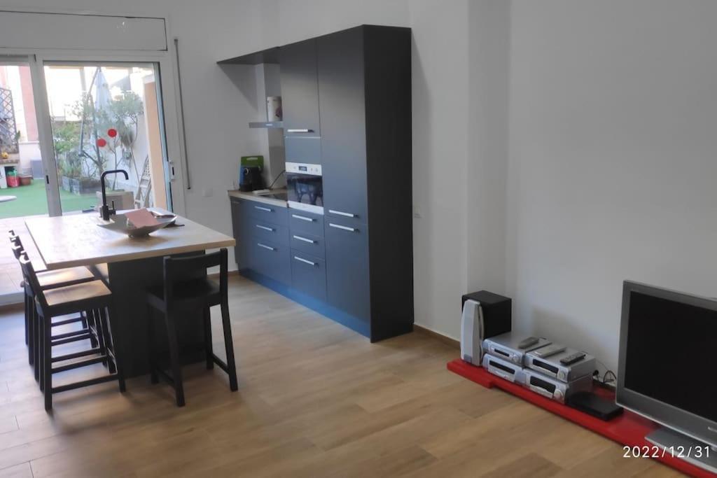 Precioso Apartamento Con Magnifico Patio. سان فيلايو دي يوبريغات المظهر الخارجي الصورة